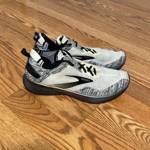 Brooks Running Levitate 4